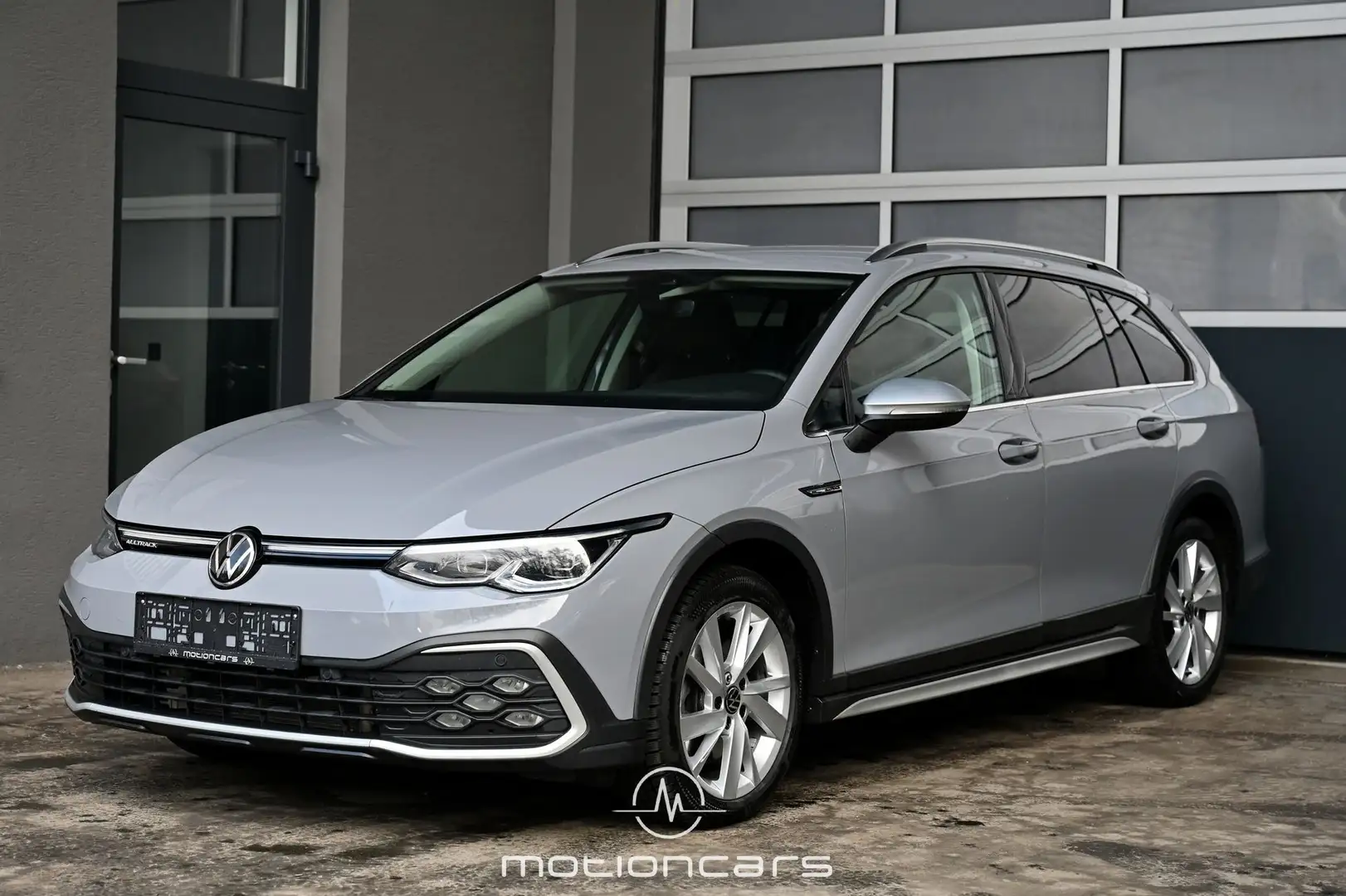 Volkswagen Golf VIII Variant Alltrack 2.0 TDI 4Motion DSG EXP € 2 Srebrny - 1