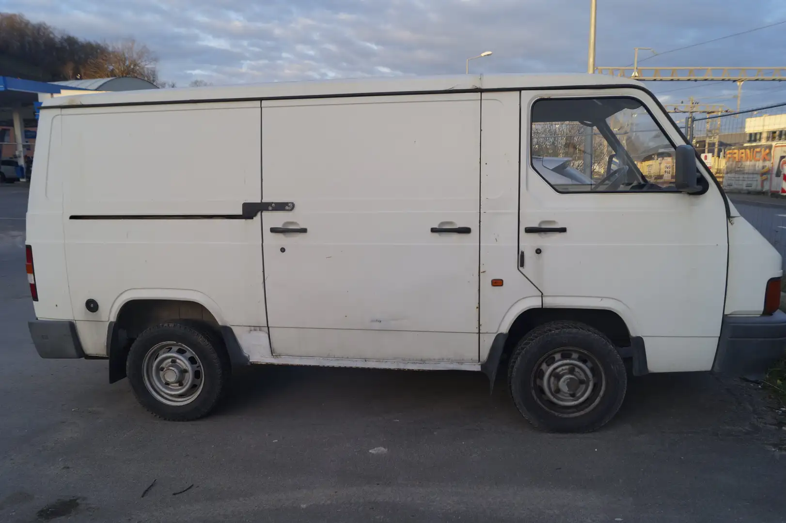 Nissan Trade 75 Wit - 1