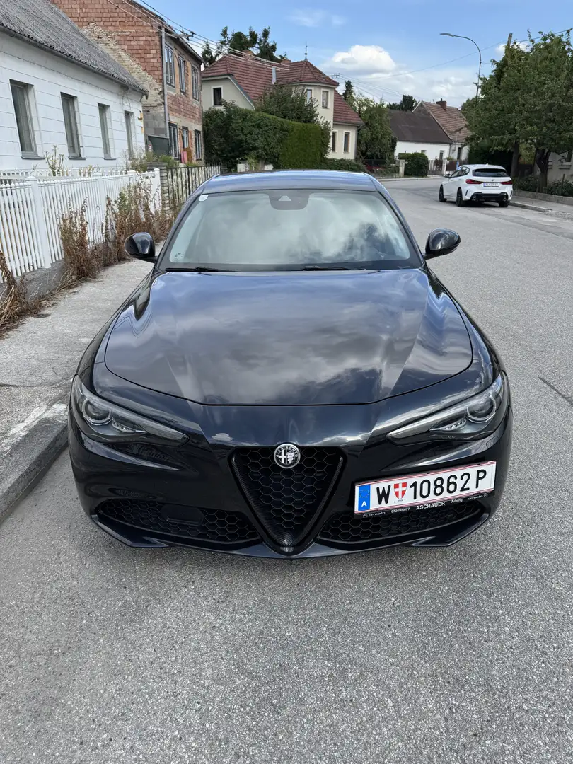 Alfa Romeo Giulia Basis - 1