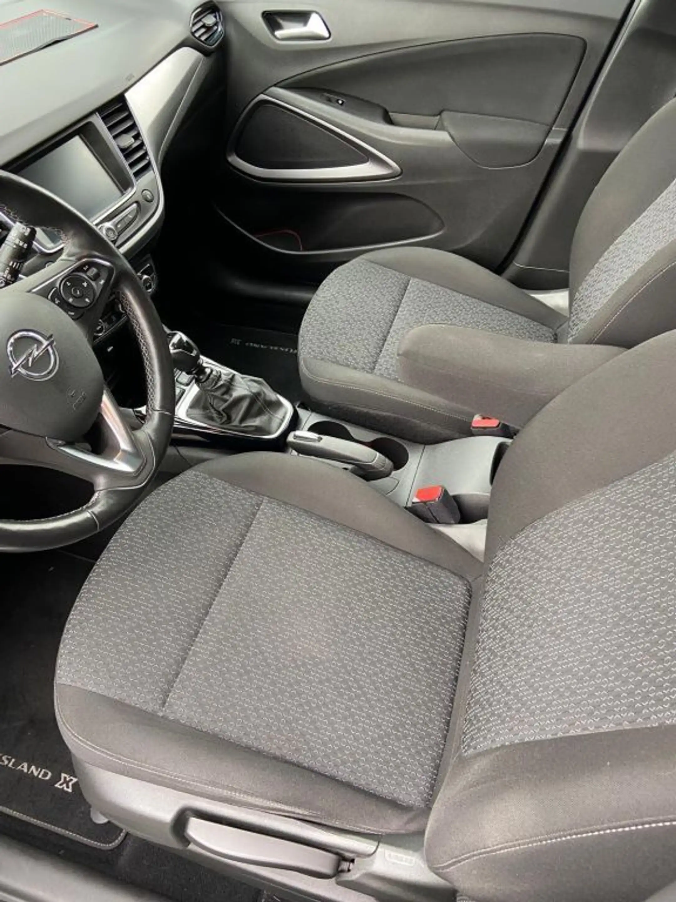 Opel Crossland X 1.2 Start/Stop Edition — photo 14