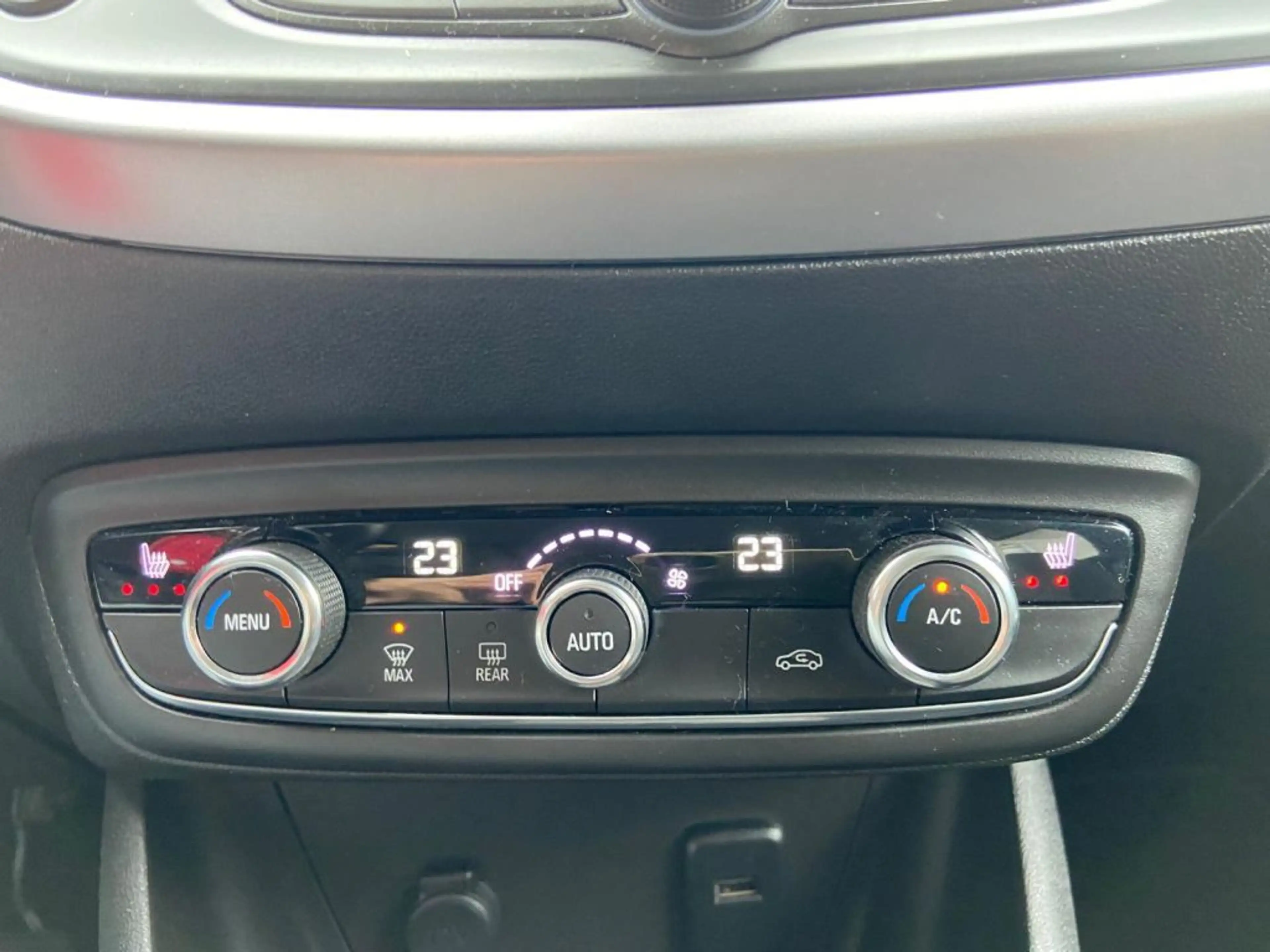 Opel Crossland X 1.2 Start/Stop Edition — photo 9