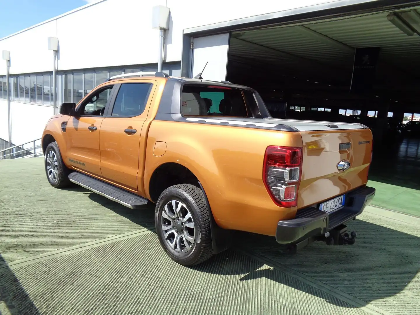 Ford Ranger 2.0 TDCi aut. 213CV DC Wildtrak 5 posti + IVA Оранжевий - 2