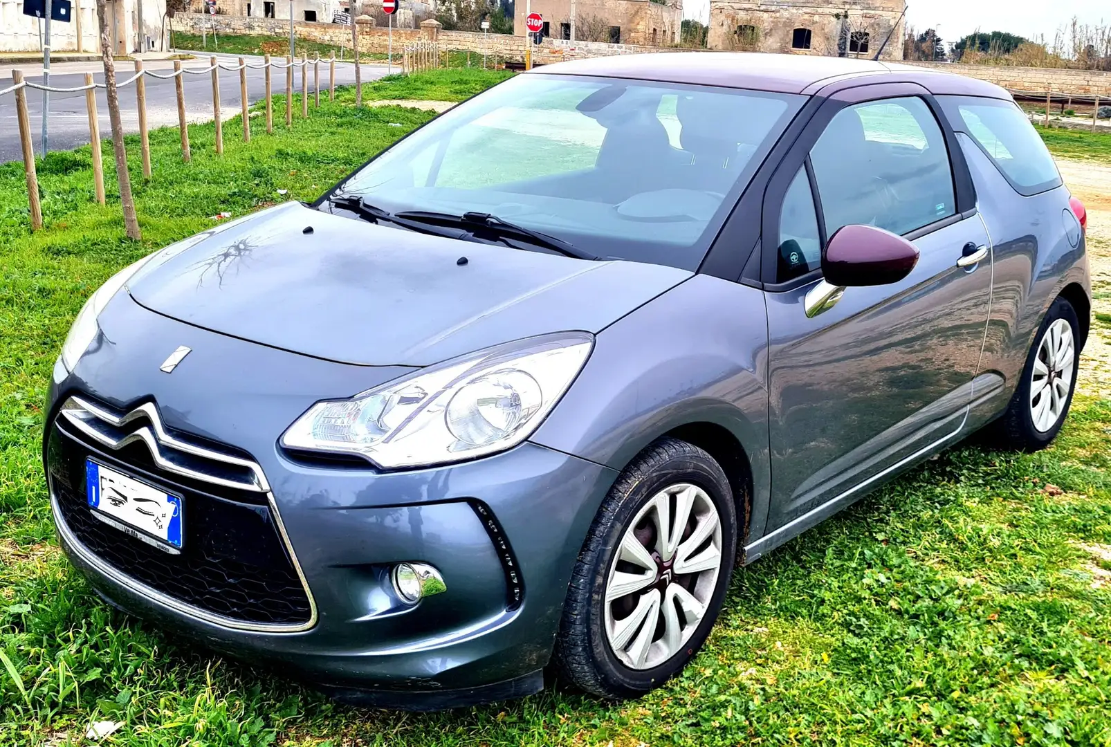 DS Automobiles DS 3 DS3 1.4 hdi Chic 70cv Gris - 1