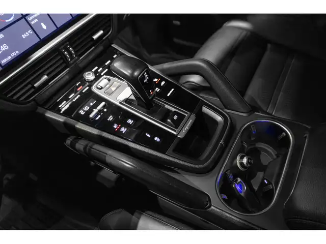 Porsche Cayenne view 12