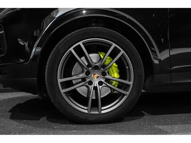 Porsche Cayenne view 8