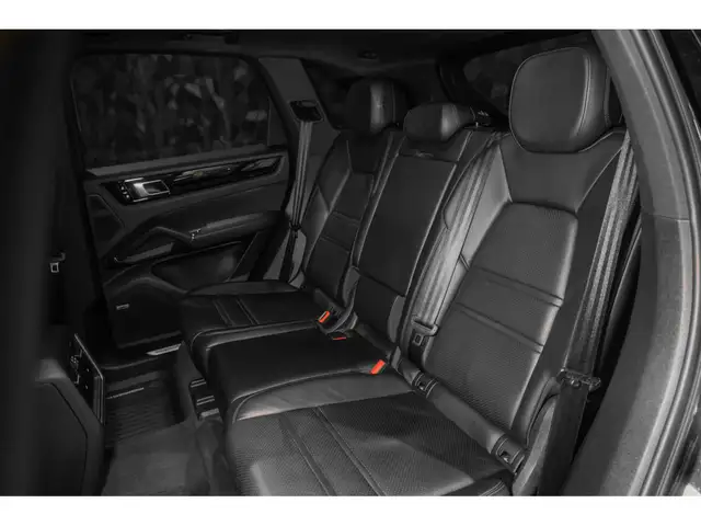 Porsche Cayenne view 11