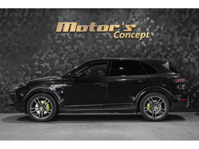 Porsche Cayenne view 2