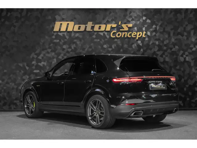 Porsche Cayenne view 7
