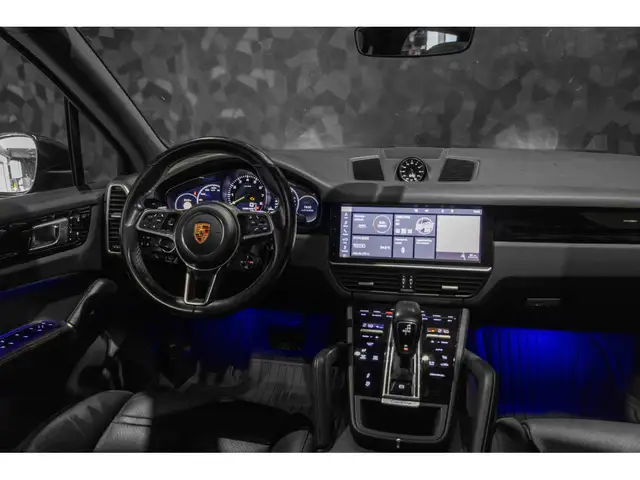 Porsche Cayenne view 14