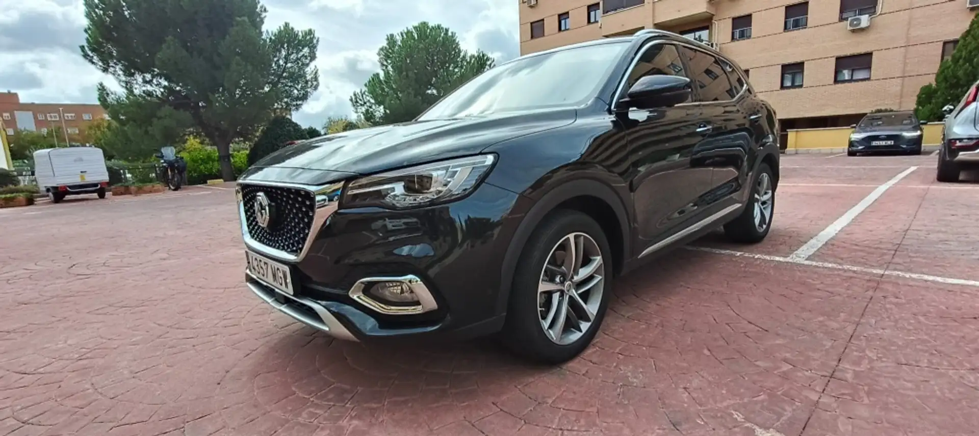 MG HS 1.5 T-GDI Luxury Aut. Negro - 2