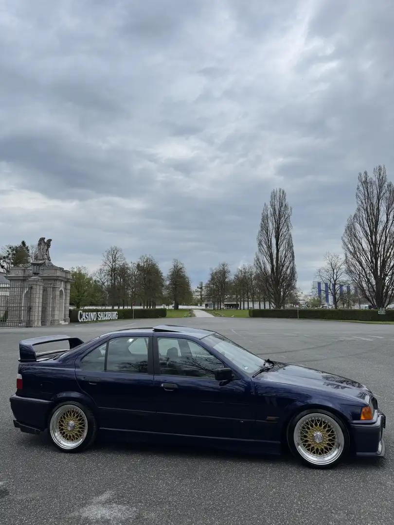 BMW 320 320i - 2