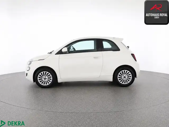 Fiat 500e view 2