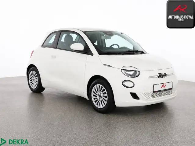 Fiat 500e view 7
