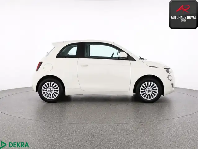 Fiat 500e view 6