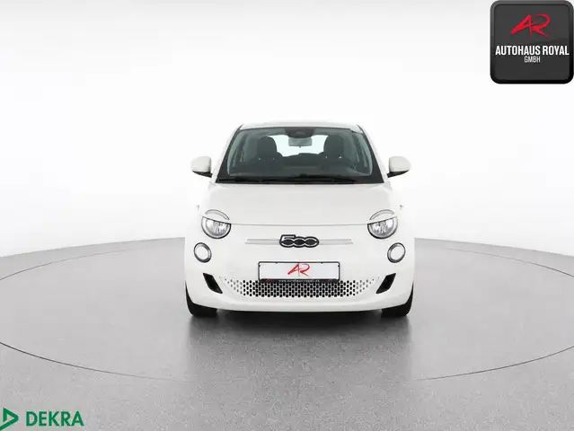 Fiat 500e view 8