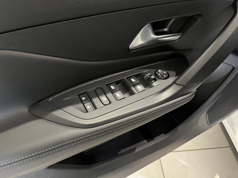 Peugeot 408 1.2i 130cv blanche 2023 15.207km Navi/Carplay/Cam/ — photo 12