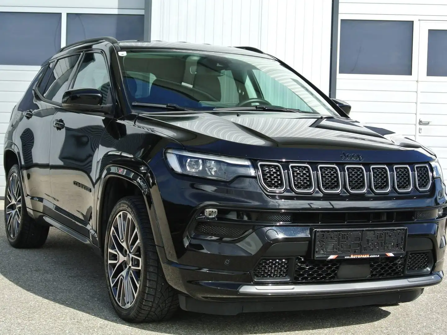Jeep Compass 1.5 T4 FWD DCT7 e-Hybrid Summit * LEDER * KAMERA* LED * Schwarz - 1