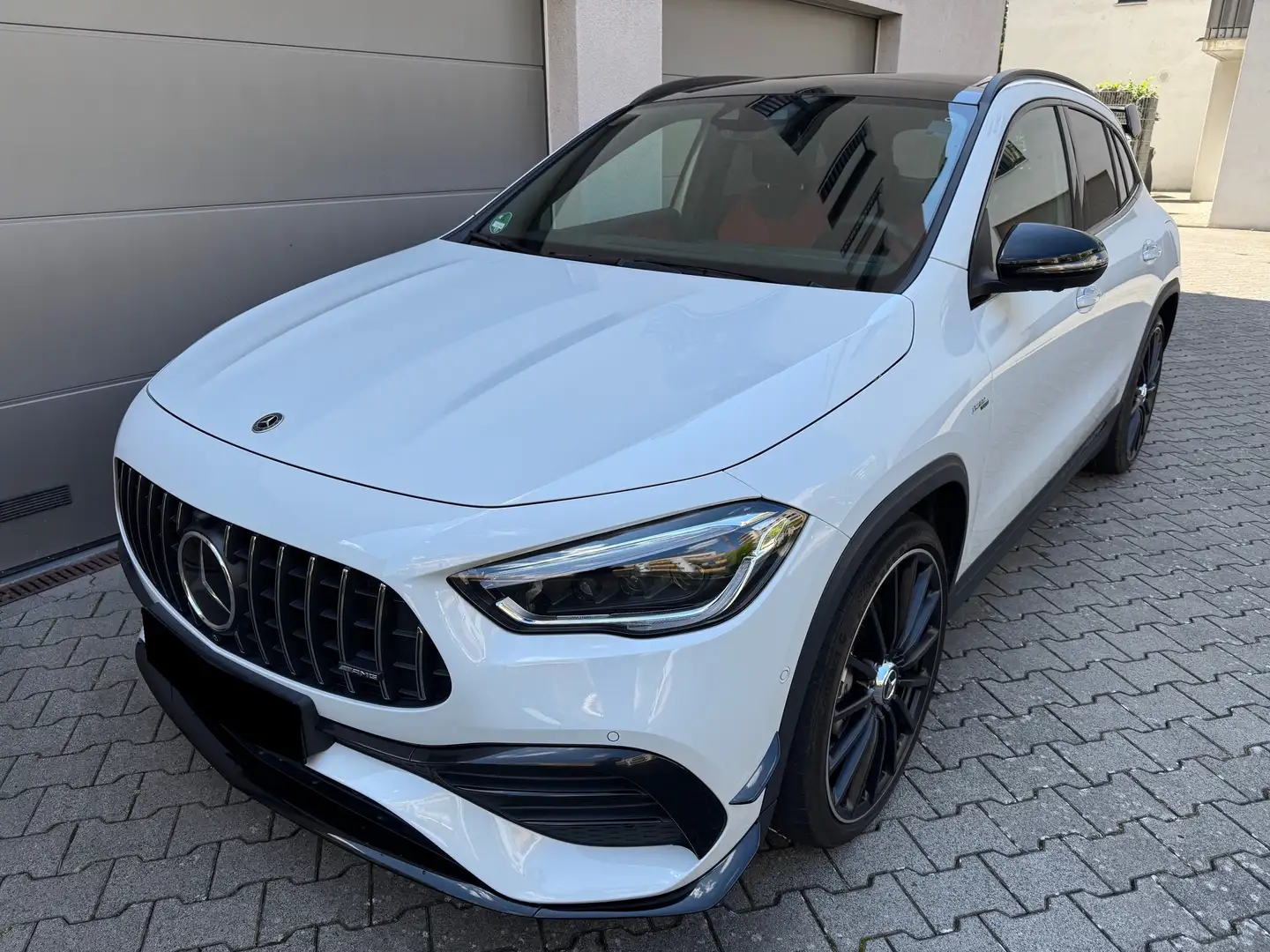 Mercedes-Benz GLA 35 AMG GLA 35 AMG 4M Aero-Paket*Pano*21*DAB*Carbon* Bílá - 1