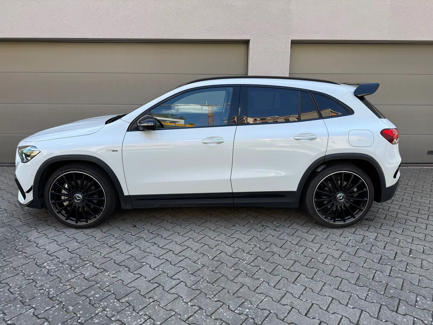 Mercedes-Benz GLA 35 AMG GLA 35 AMG 4M Aero-Paket*Pano*21*DAB*Carbon* Bílá - 2