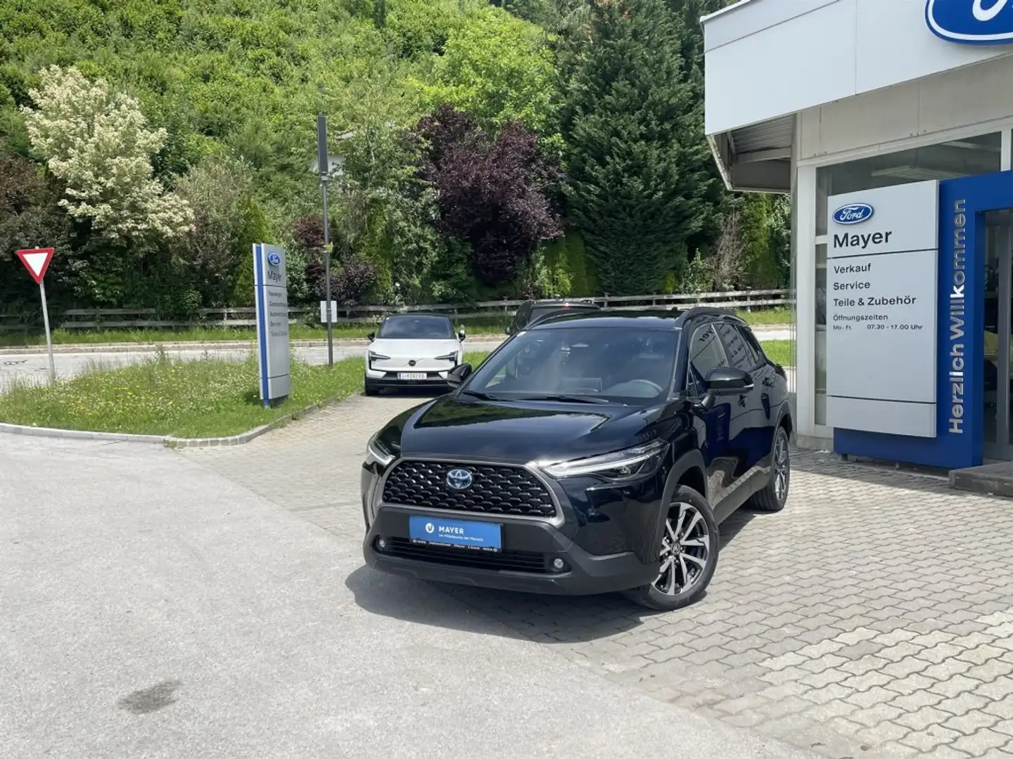 Toyota Corolla Cross 2,0 Hybrid Active Drive AWD Negro - 2