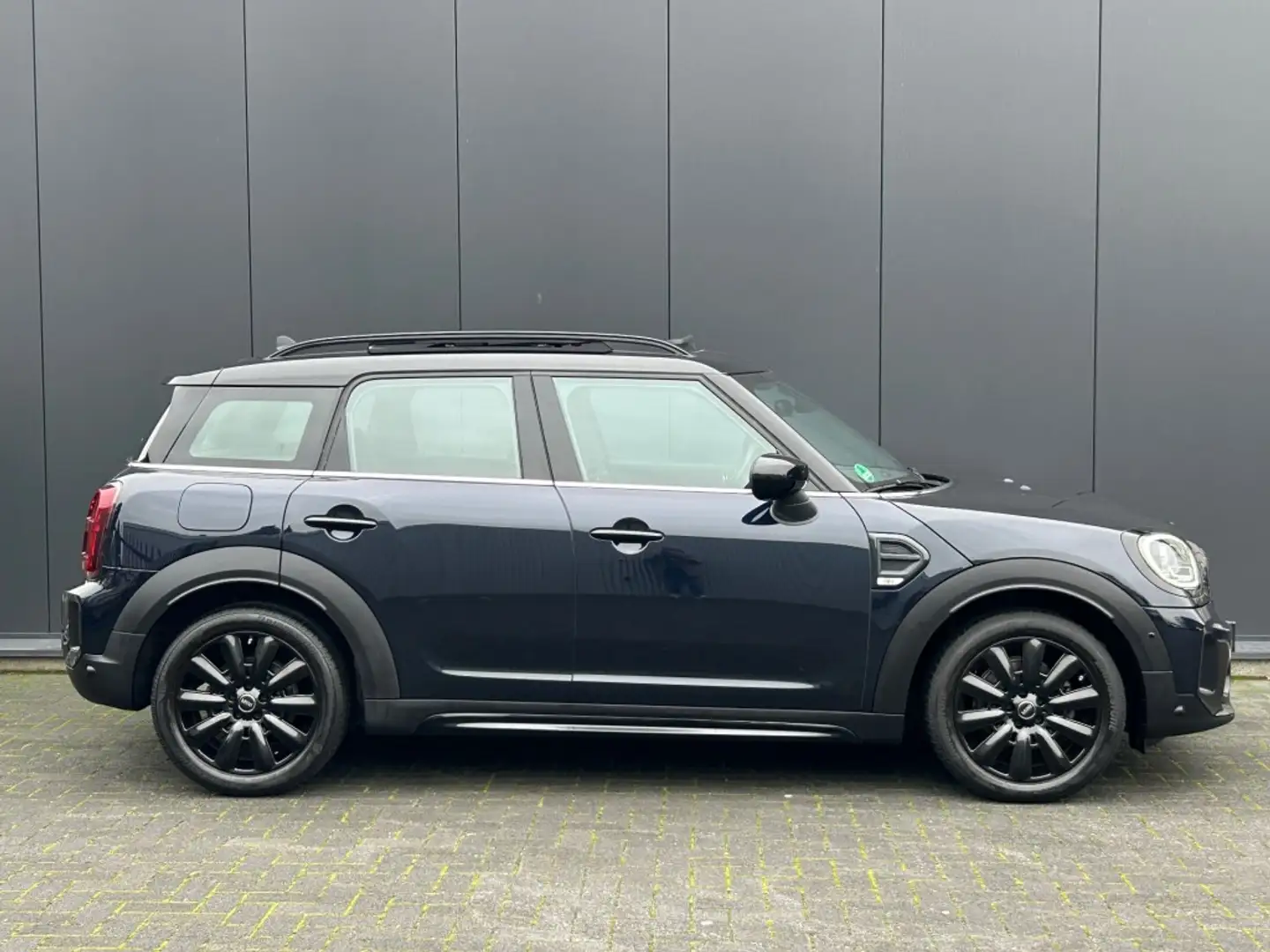 MINI Cooper Countryman 1.5 Cooper Aut. Facelift Pano Leder LED Navi XL Ca Zwart - 2