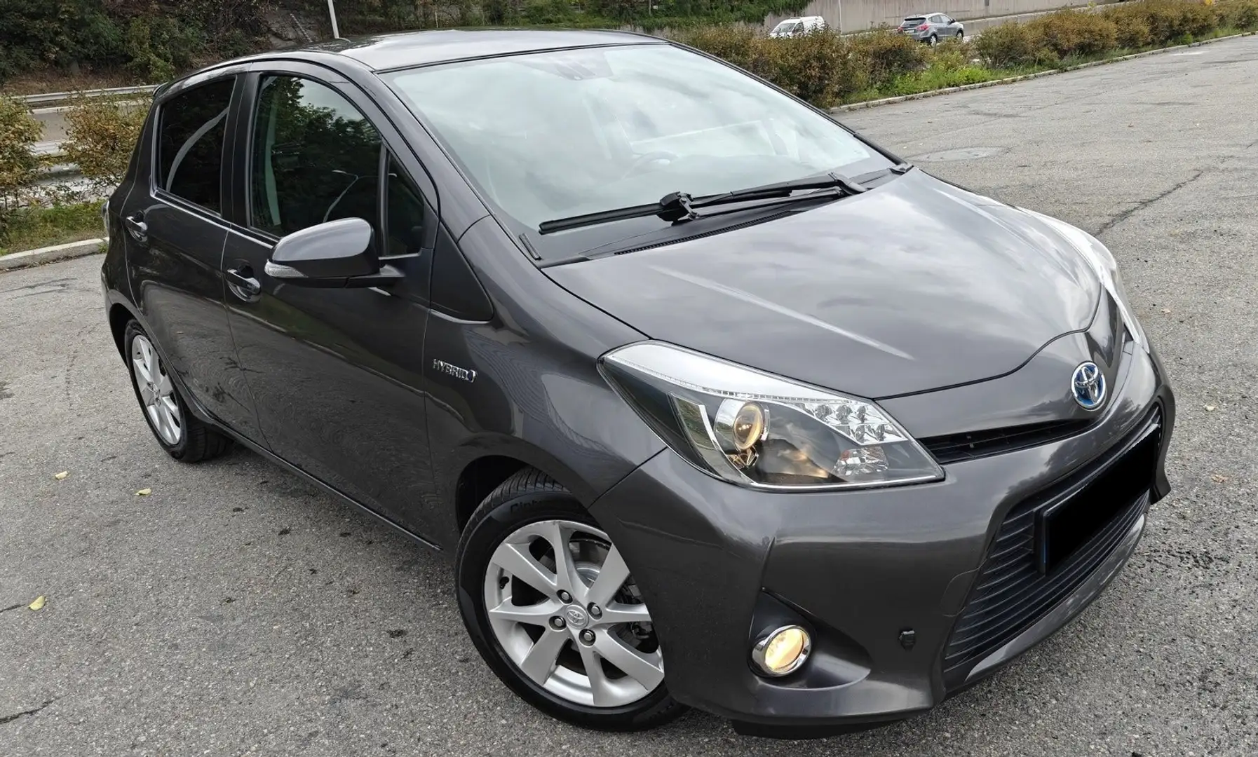 Toyota Yaris Yaris Hybrid 1.5 VVT-i Style Grey - 1