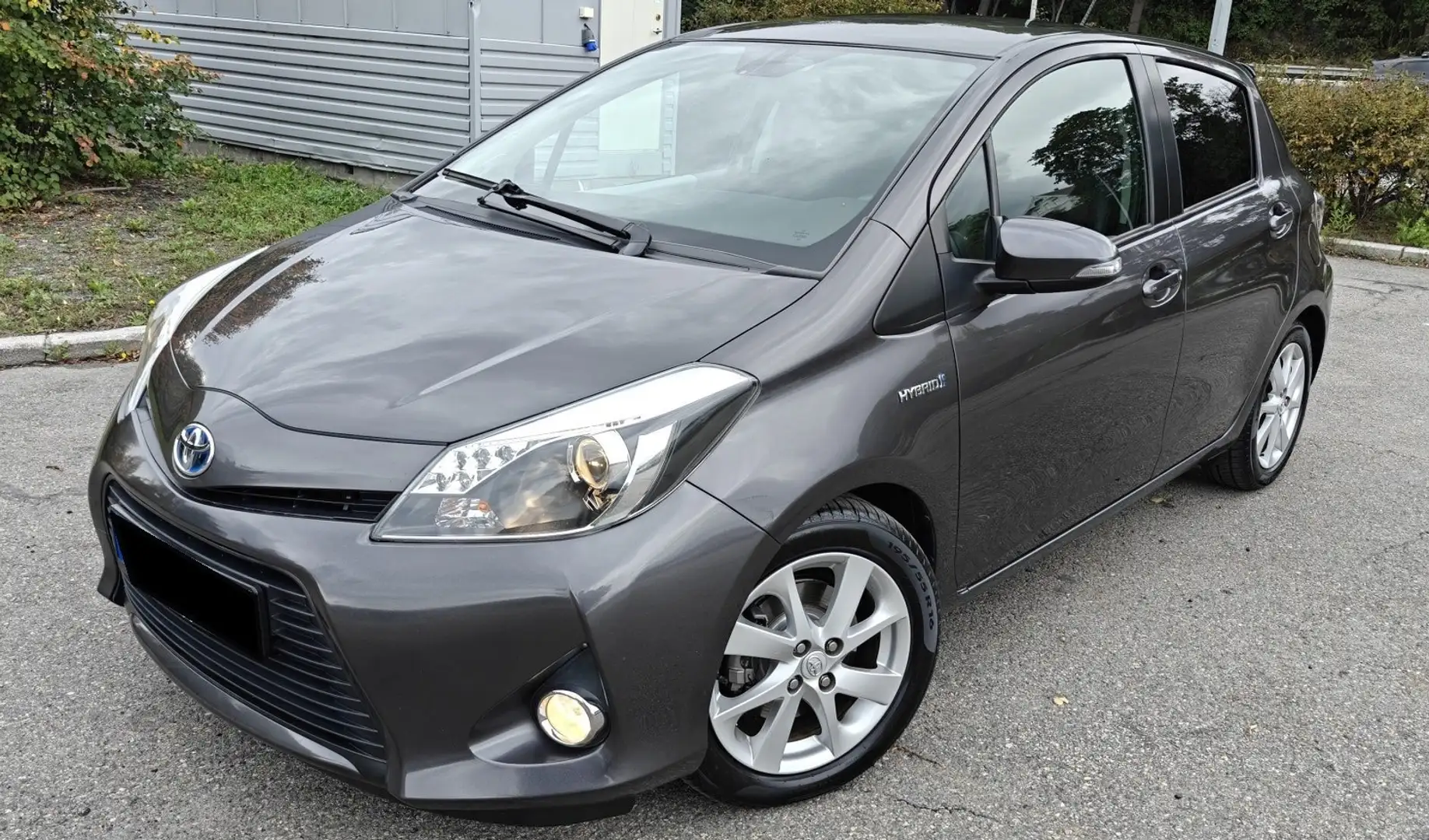 Toyota Yaris Yaris Hybrid 1.5 VVT-i Style Grey - 2