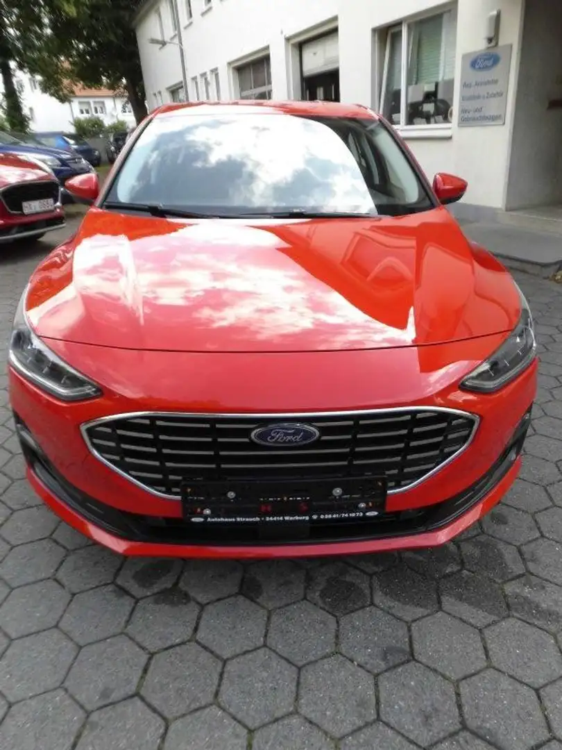 Ford Focus EcoBoost Hybrid Titanium Červená - 1