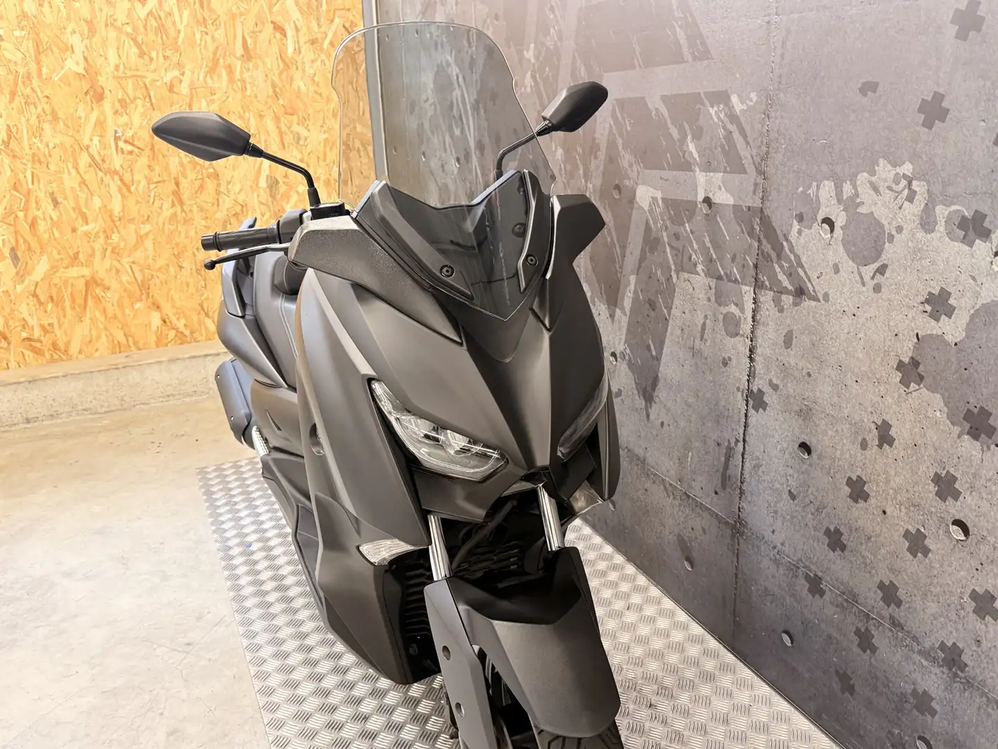Yamaha X-Max 125 Grijs - 2