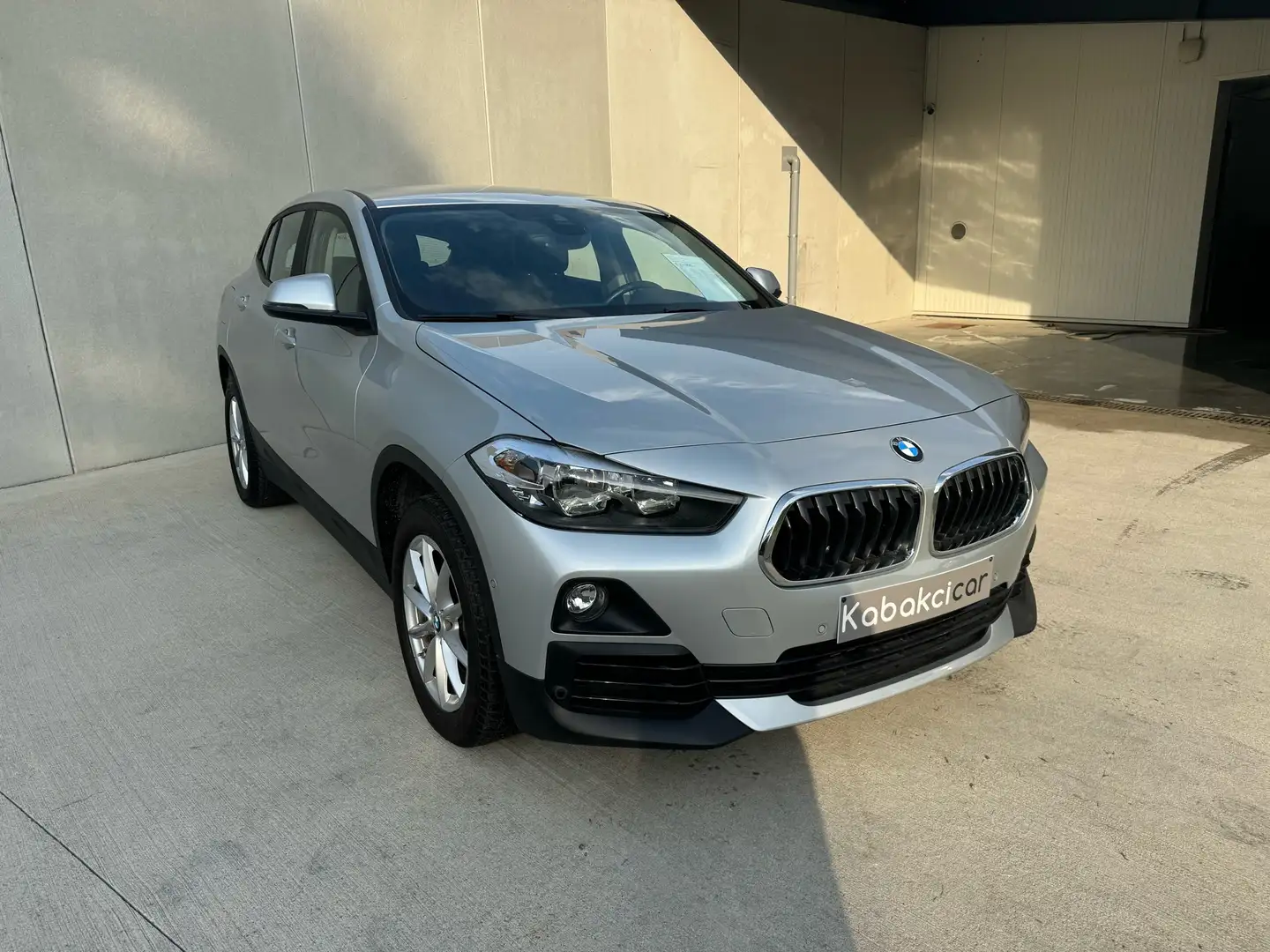BMW X2 1.5i sDrive18 AUTO/GPS/PDC AV ARR GARANTIE 12 MOIS Zilver - 1