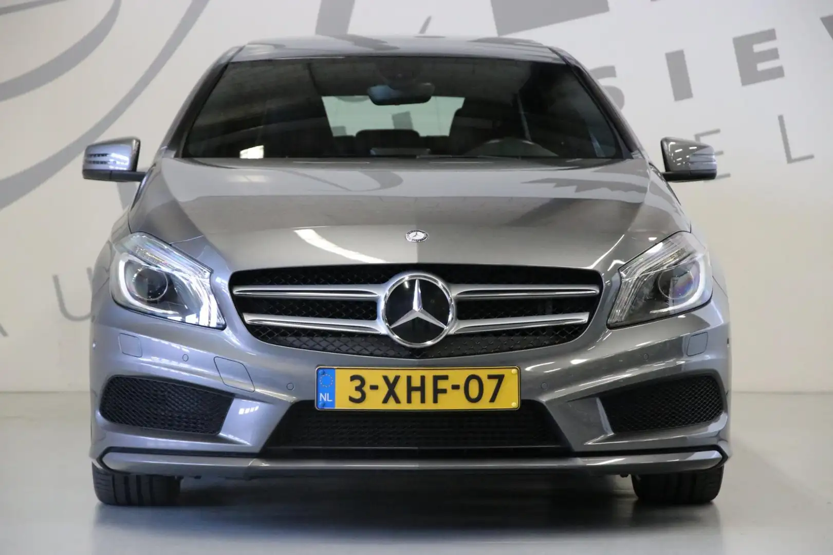 Mercedes-Benz A 180 AMG-line/AMG-styling/ Panorama dak Grijs - 2