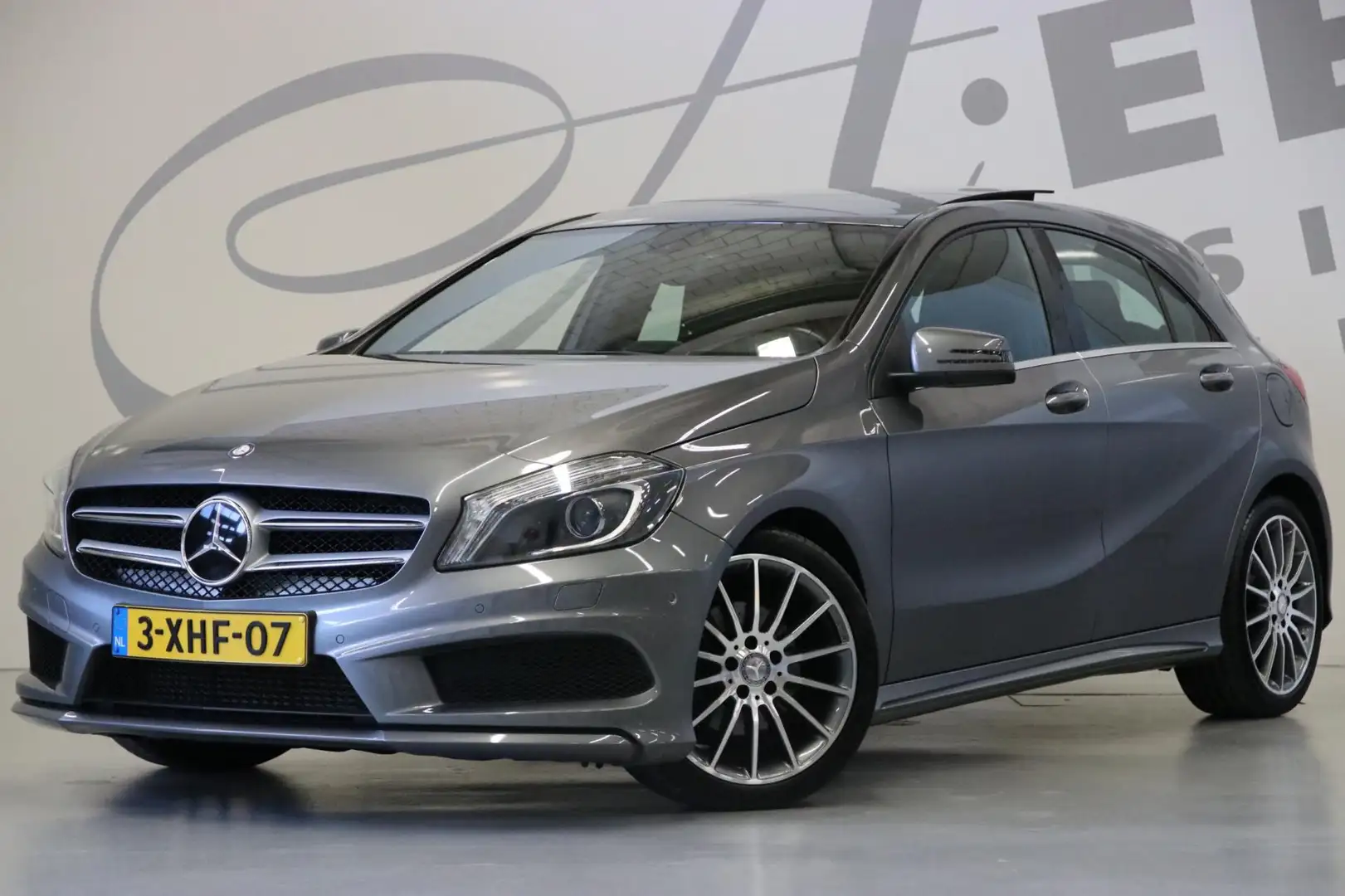 Mercedes-Benz A 180 AMG-line/AMG-styling/ Panorama dak Grijs - 1
