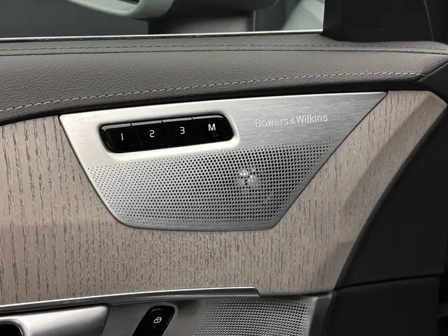 Volvo XC90 view 15