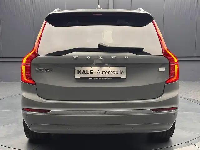Volvo XC90 view 4