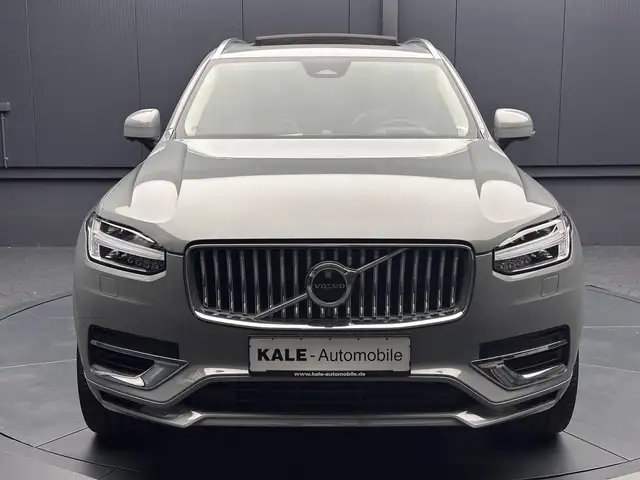Volvo XC90 view 8