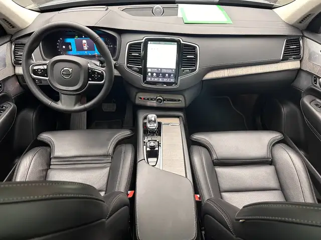 Volvo XC90 view 13