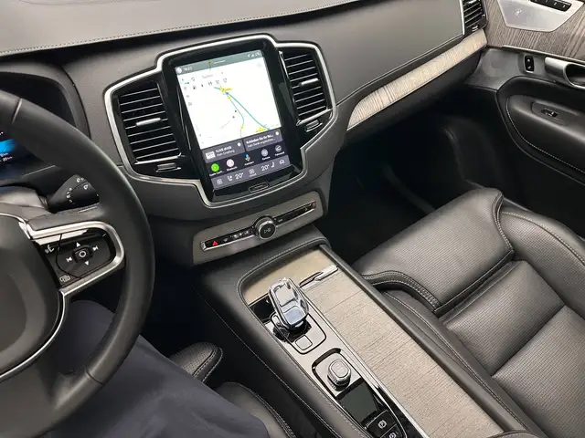 Volvo XC90 view 21