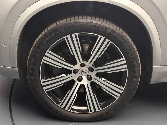Volvo XC90 view 9