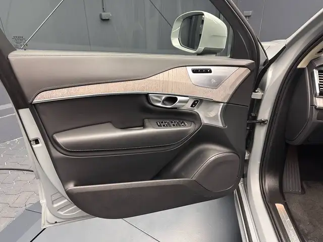 Volvo XC90 view 14