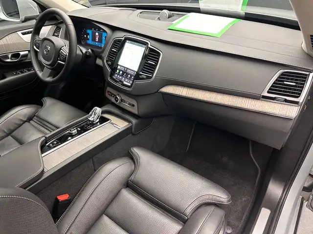 Volvo XC90 view 12