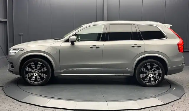 Volvo XC90 view 2