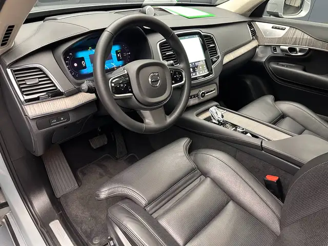 Volvo XC90 view 17