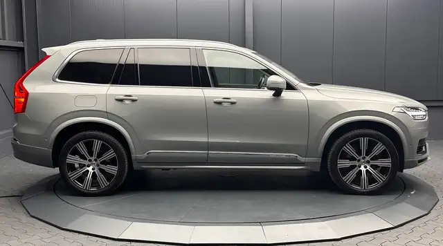 Volvo XC90 view 6