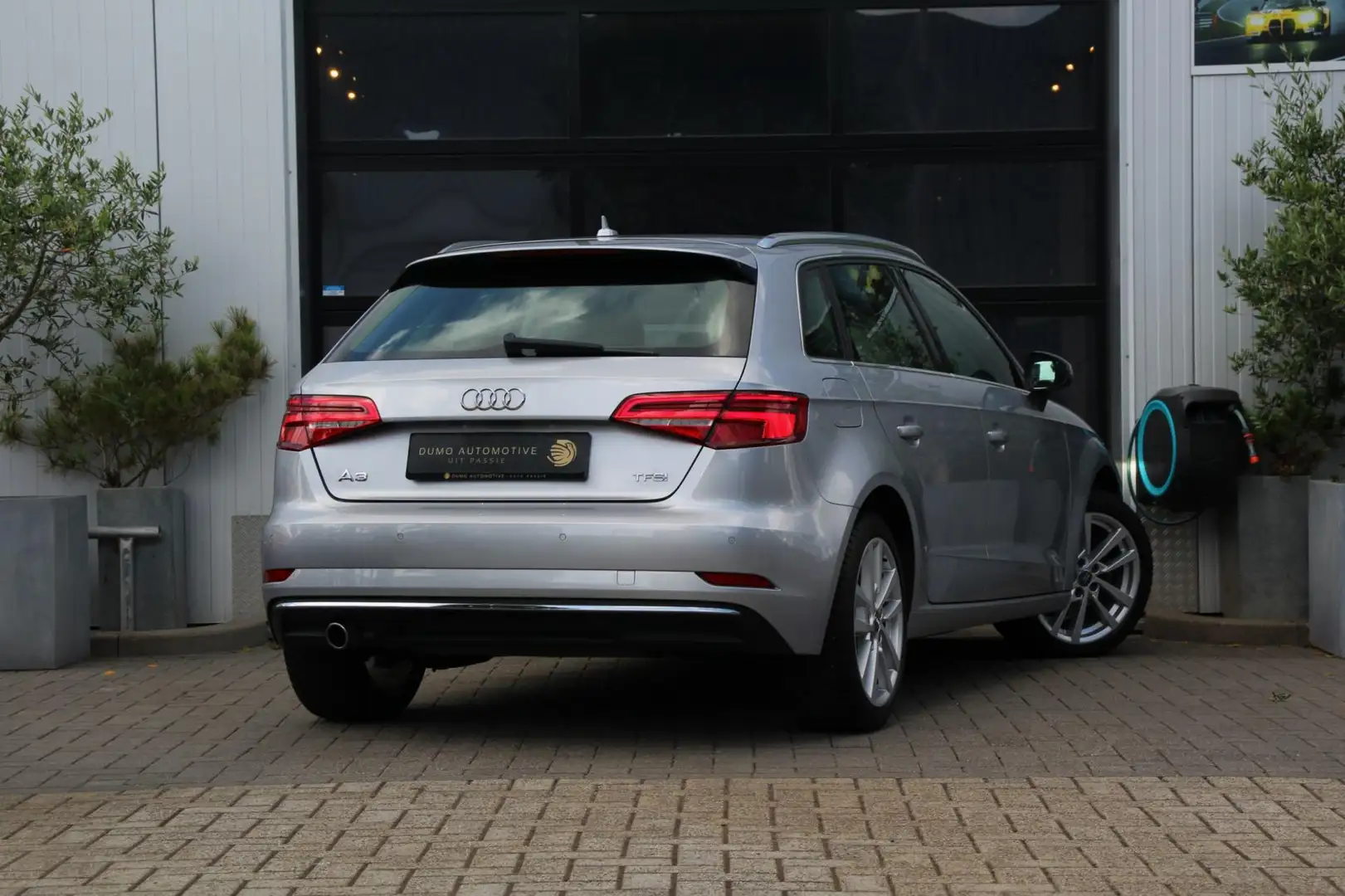 Audi A3 Sportback 1.0 TFSI Design Pro Line - MATRIX - LED Plateado - 2