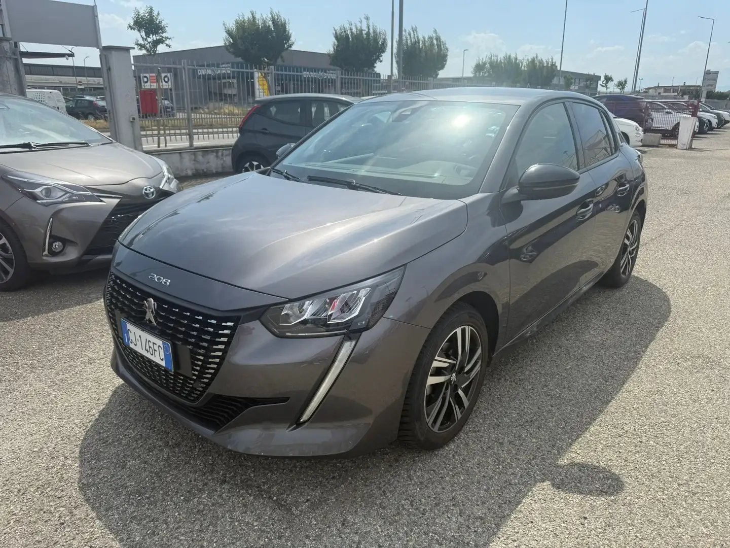 Peugeot 208 1.2 puretech Allure Gris - 1