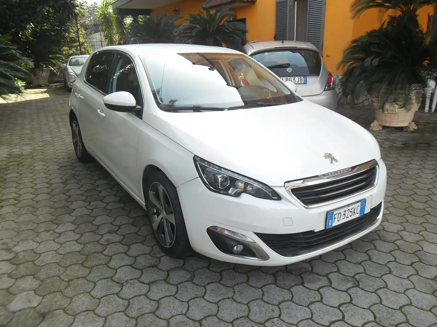 Peugeot 308 5p 1.6 bluehdi Gt Line s&s 120CV eat6 Weiß - 1