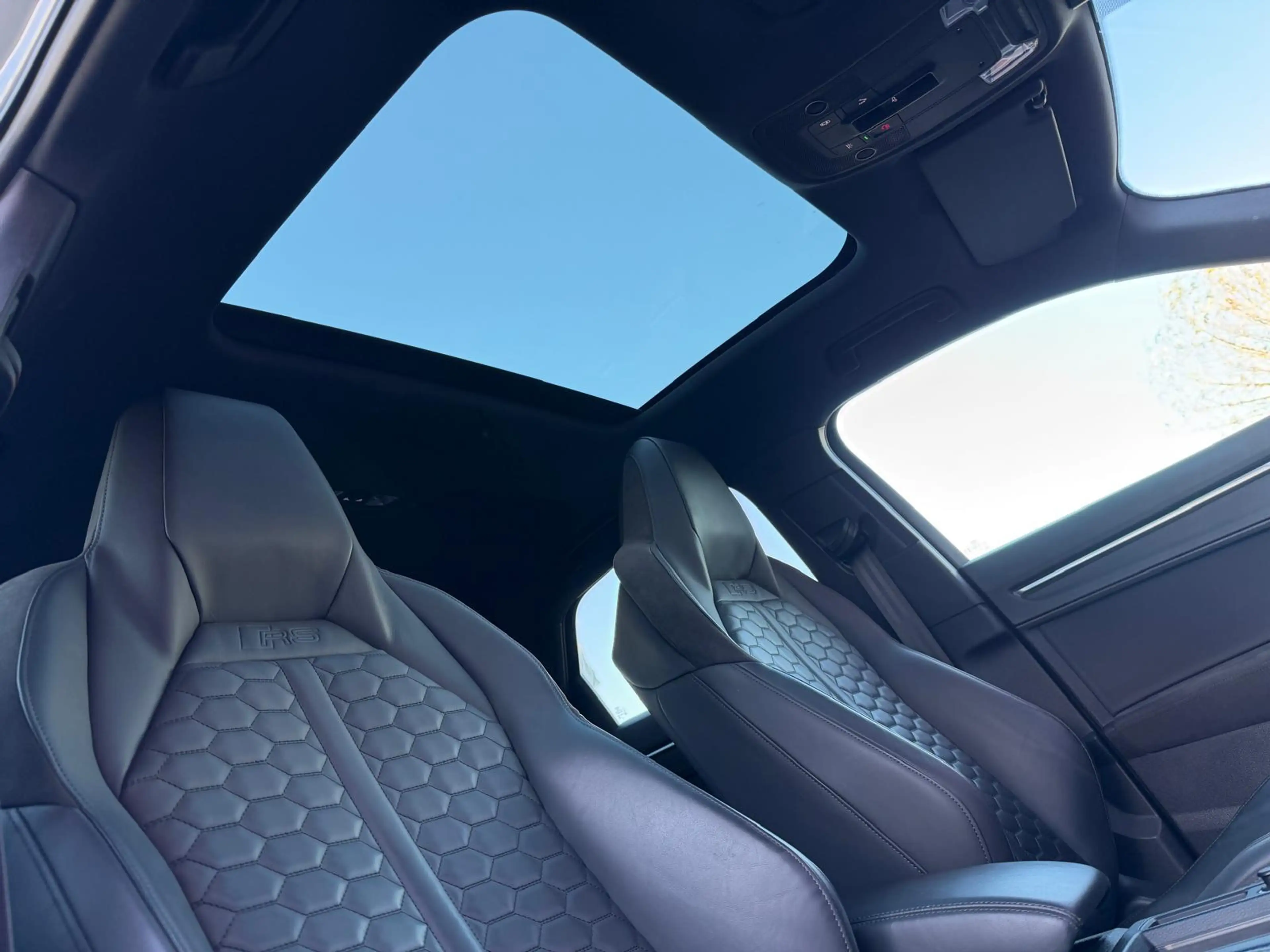 Audi RS Q3 Sportback TFSI — photo 14