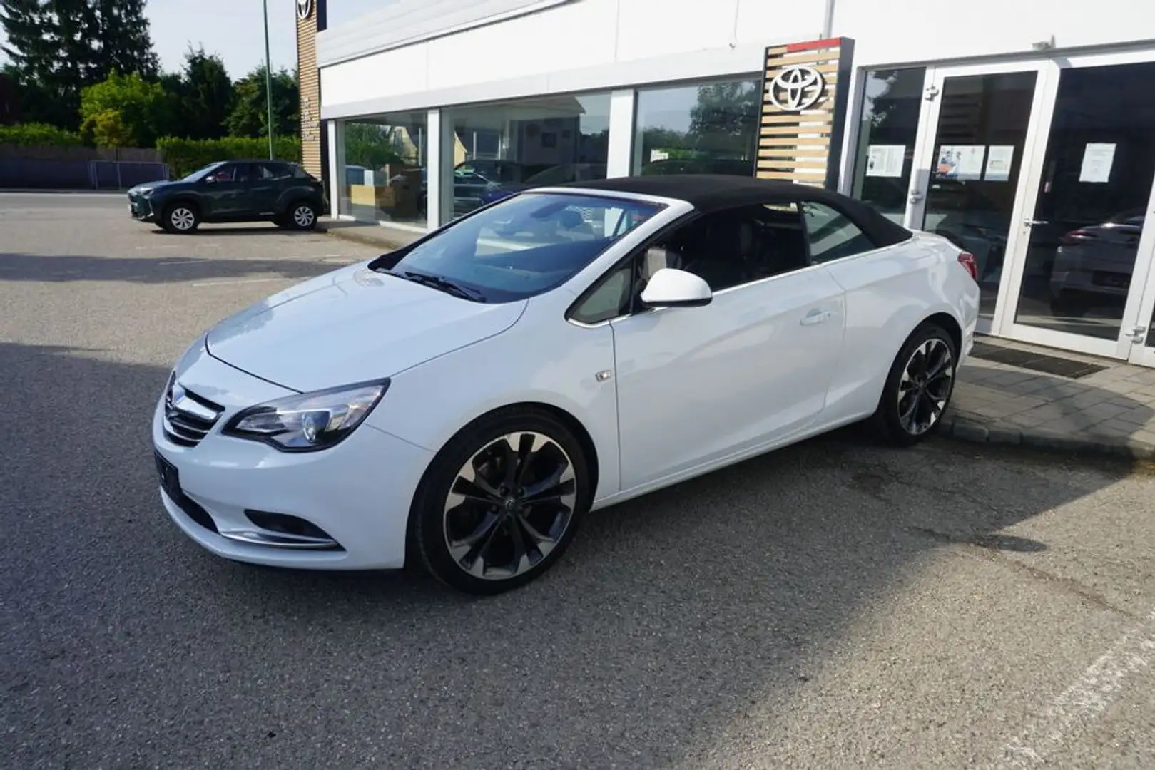 Opel Cascada Cabrio Aut. Weiß - 2