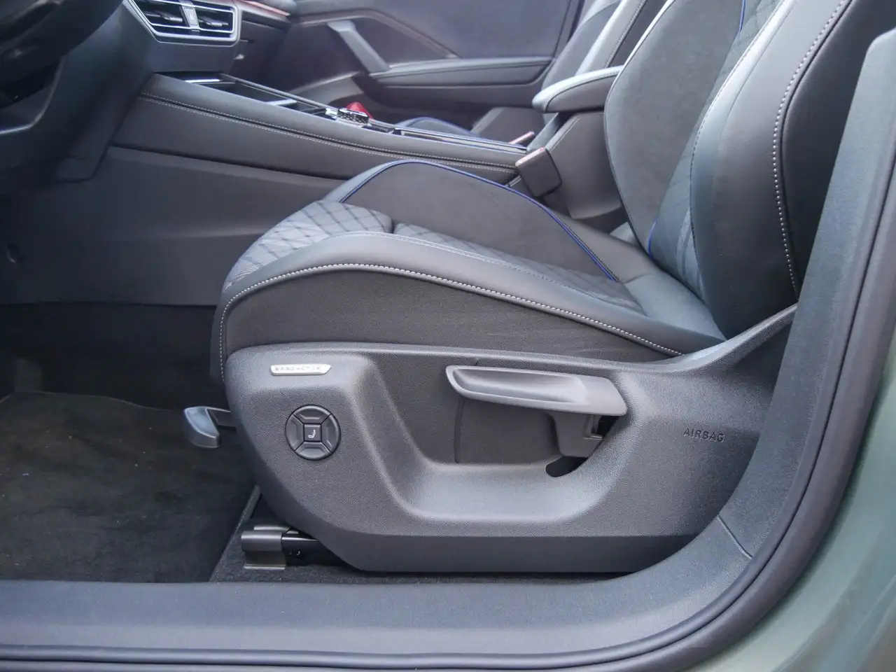 Volkswagen Tayron R-Line eHybrid DSG AHK Kamera HarmanKardo 12