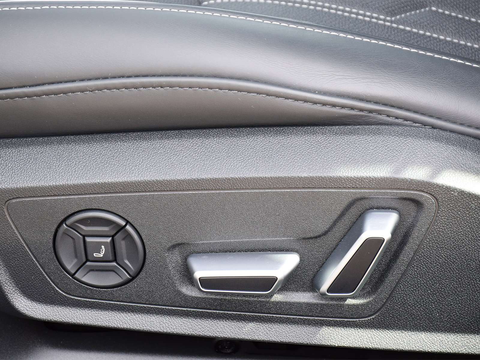 2025 Audi A6 Technik thumb 15